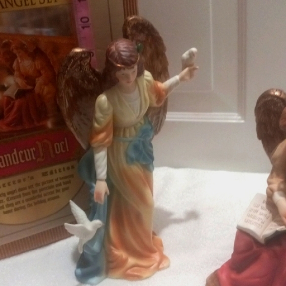 Vintage Porcelain Angel Set still in box - Picture 2 of 8
